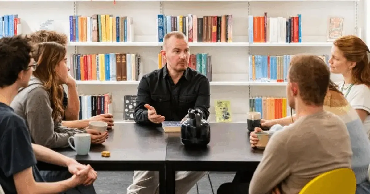 Hasseris Shares Reading Experiences