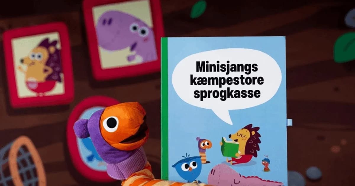 Opening Minisjangs Giant Language Suitcase