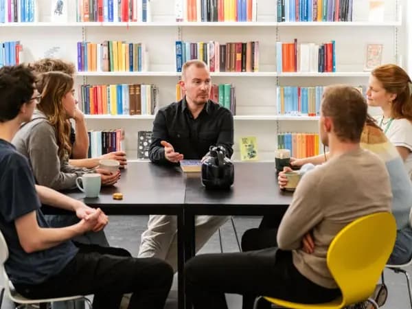 Hasseris Shares Reading Experiences