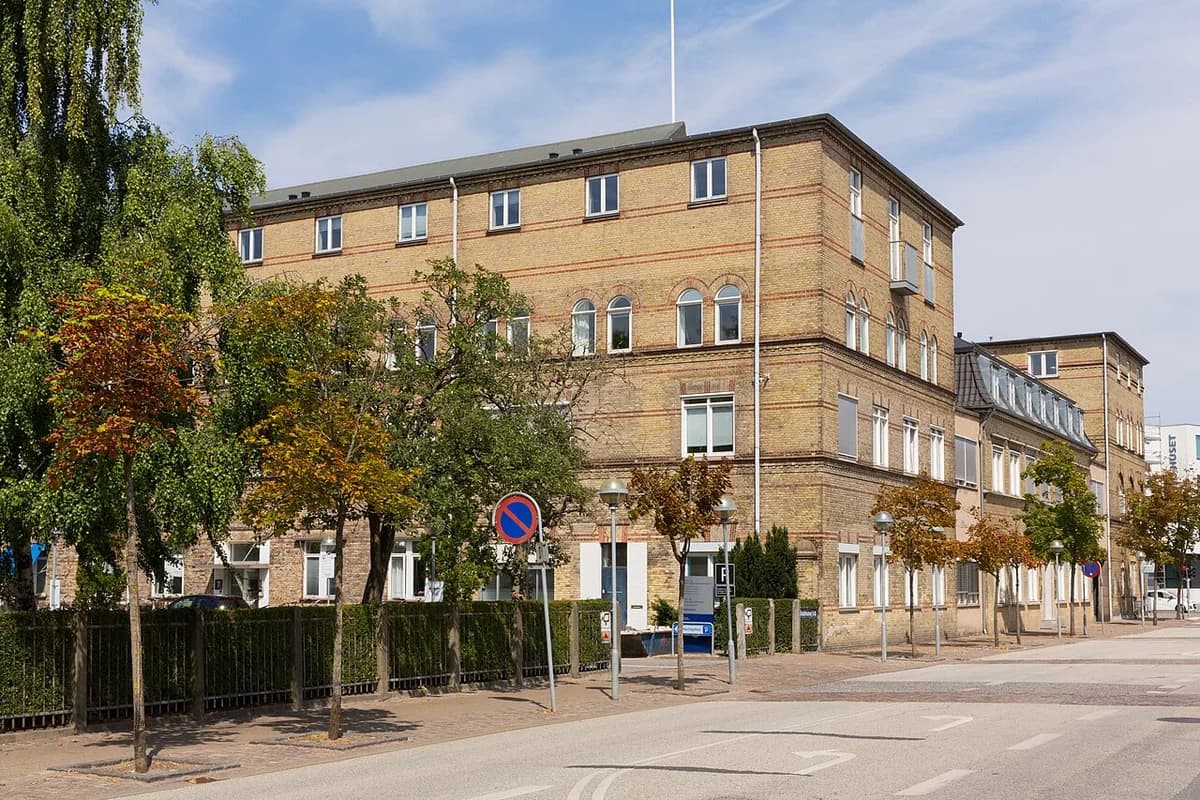 Exterior view of a courthouse building in Aalborg.